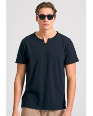 T-shirt με λαιμό henley και raw cuts - The essentials