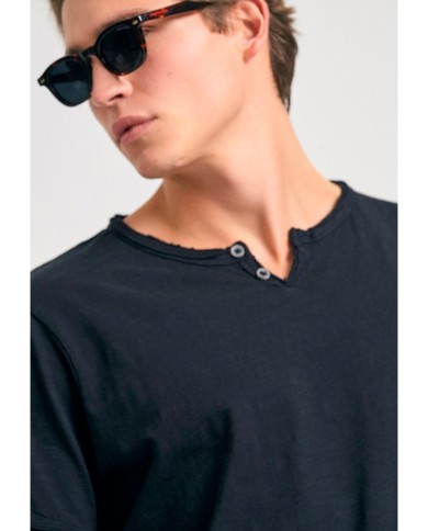 T-shirt with henley neck and raw cuts - The essentials