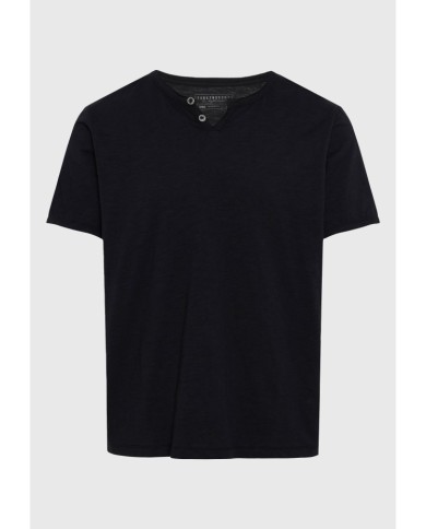 T-shirt with henley neck and raw cuts - The essentials