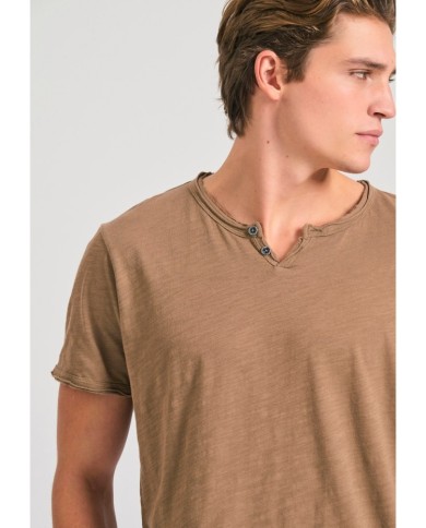 T-shirt with henley neck and raw cuts - The essentials